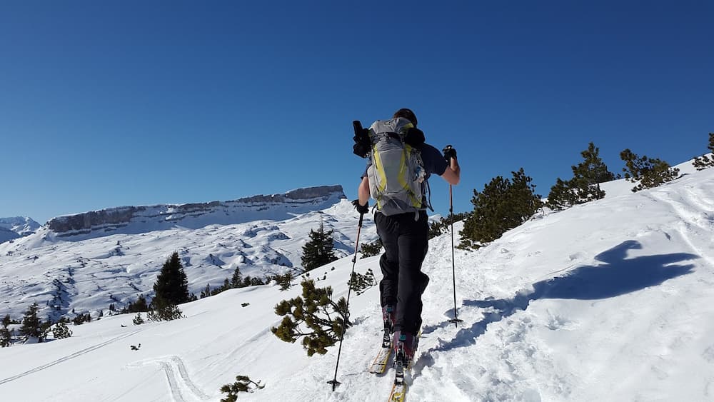 Randonnée en skis en montagne